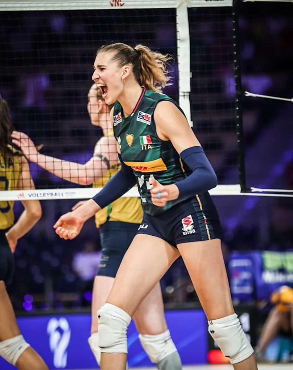 Antropova em ação pela Seleção Italiana na final da VNL 2025 contra o Brasil (Foto: Volleyball World)