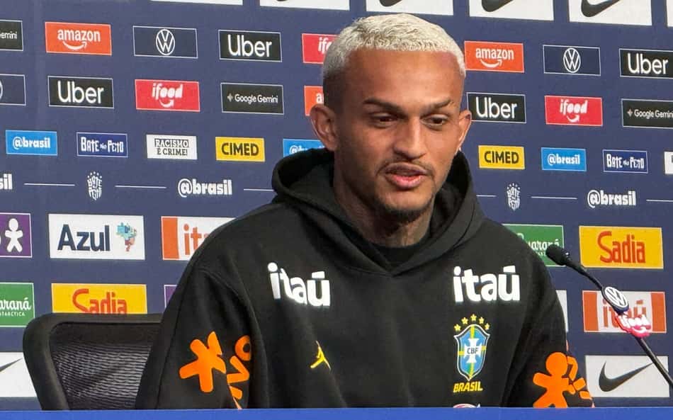 Wesley durante a coletiva de imprensa da Seleção (Foto: Márcio Iannacca / Lance!)