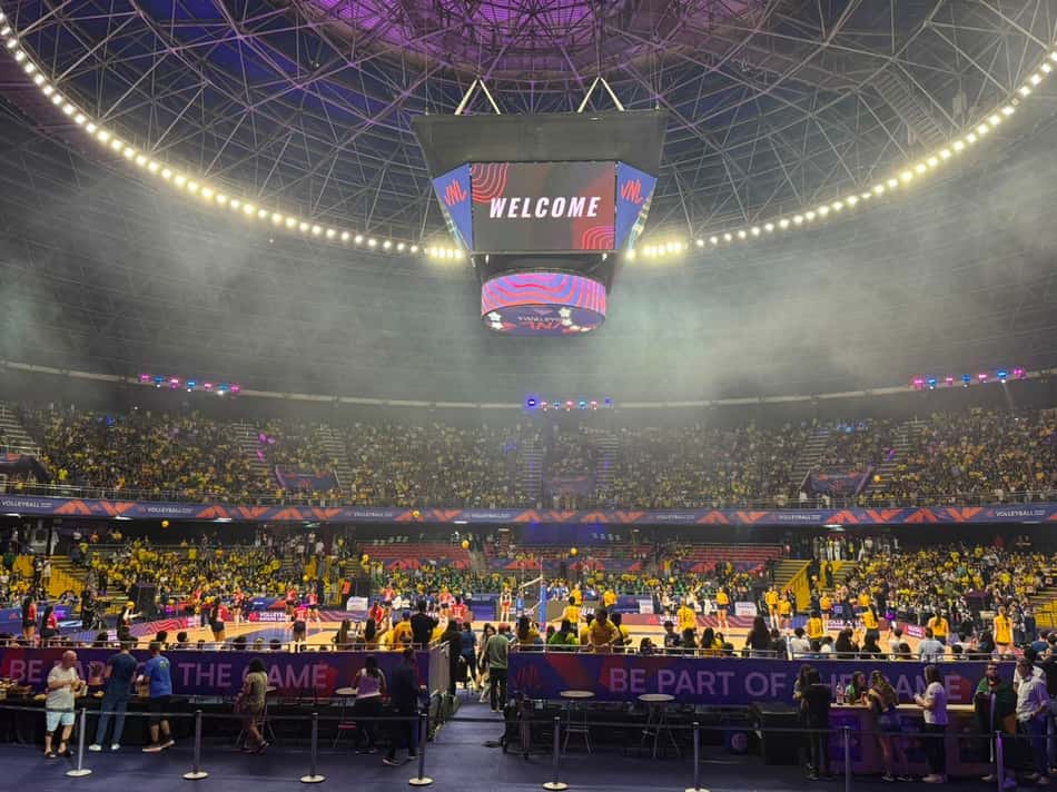 Torcida brasileira marca presença na Arena Nilson Nelson para o segundo dia de VNL 2026 (Foto: Andressa Simões/Lance!)