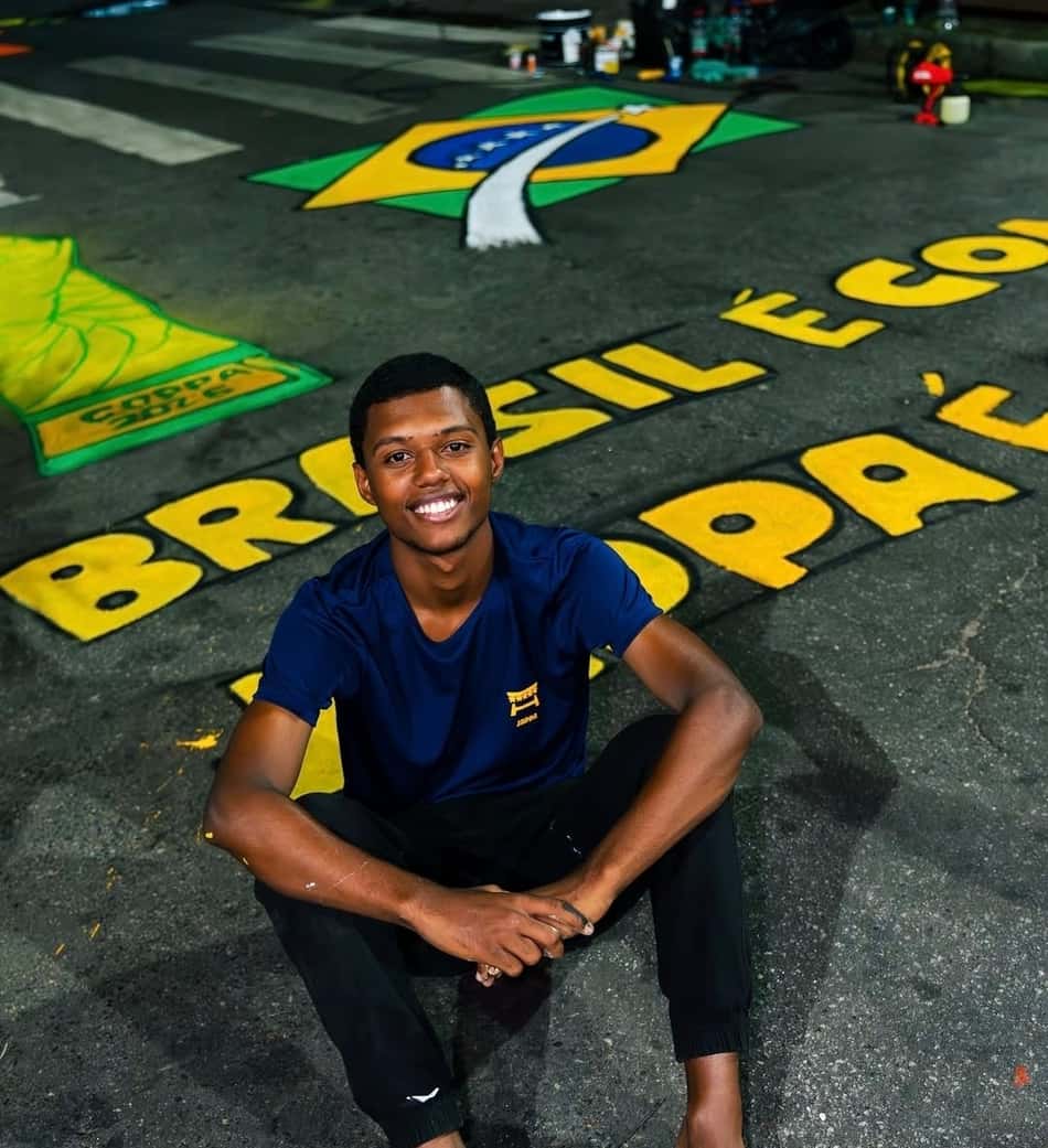 Artista 'Laurinho' fez arte em rua de Ipanema para a Copa do Mundo (Foto: Divulgação)