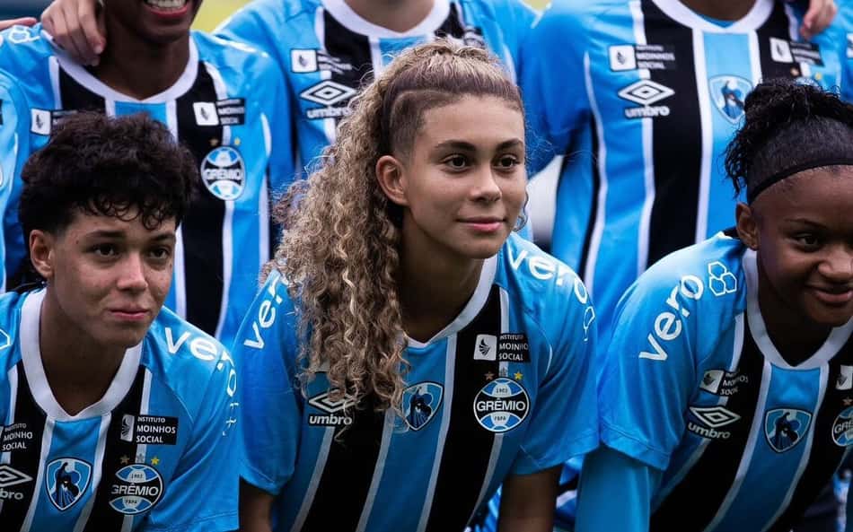 Lateral Julia Arnold pelo Grêmio. (Divulgação)