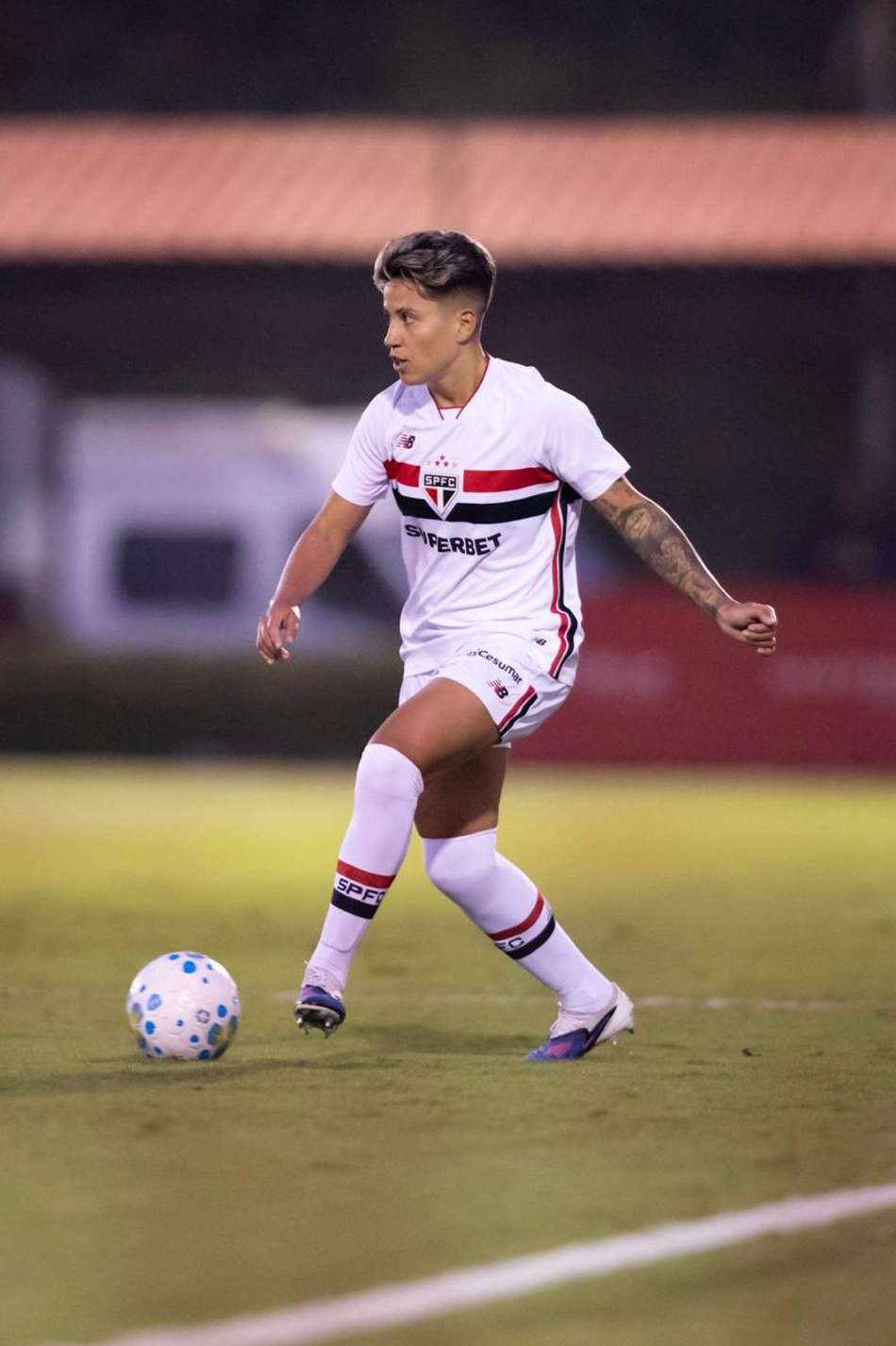 Bia Menezes em campo pelo São Paulo