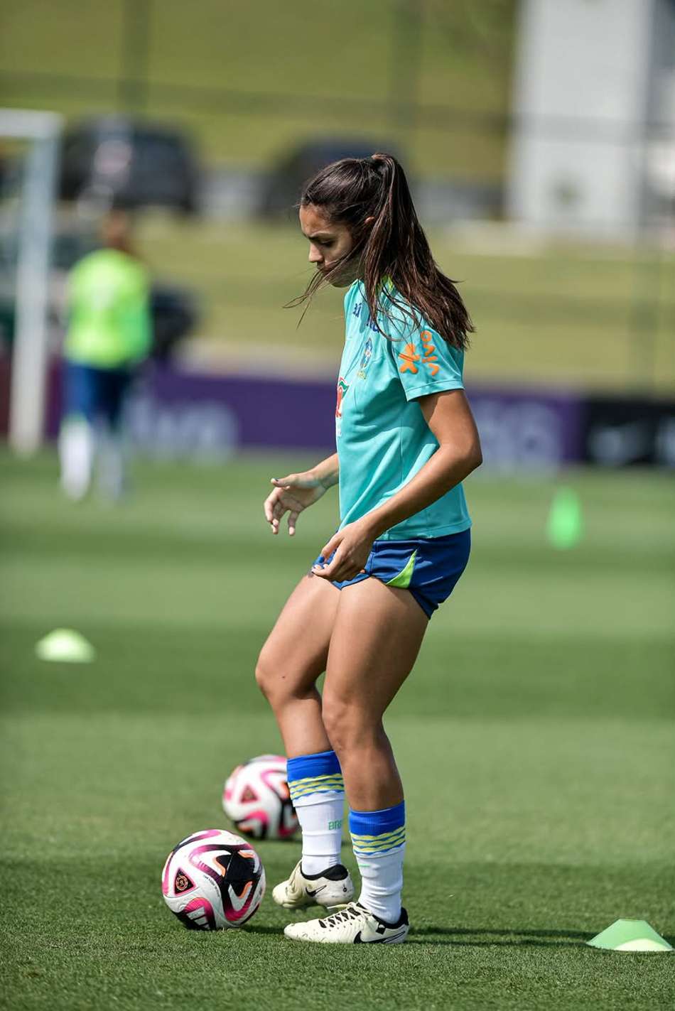 Sofia Couto em treino da Seleção Brasileira sub-20