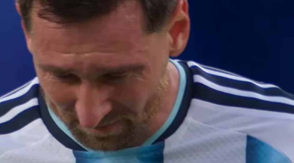 Messi chorando após marcar contra a Argélia na Copa do Mundo