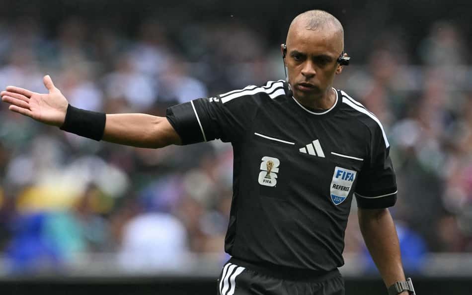 Com três expulsões, Wilton Pereira Sampaio beira 'recorde' de Copas