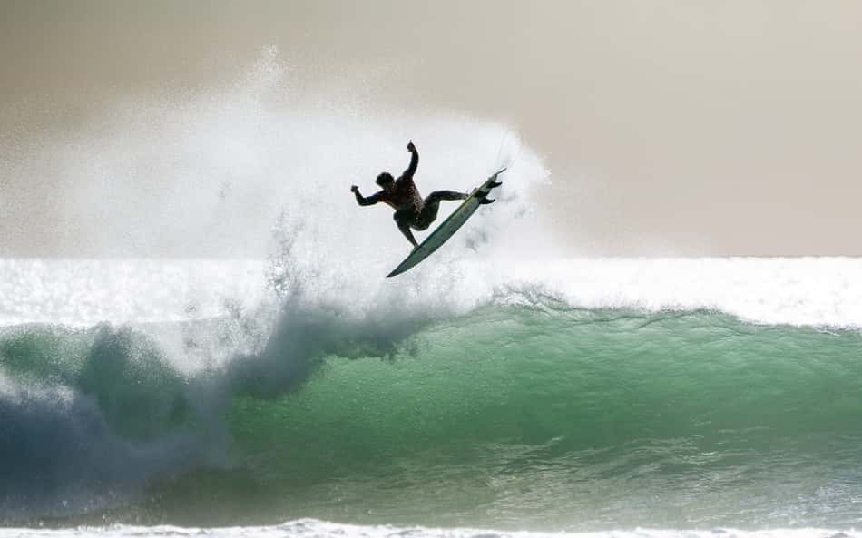 Yago Dora dá aéreo em nota 10 na etapa de Raglan, Nova Zelândia (Foto: Oscar Hetherington/World Surf League)