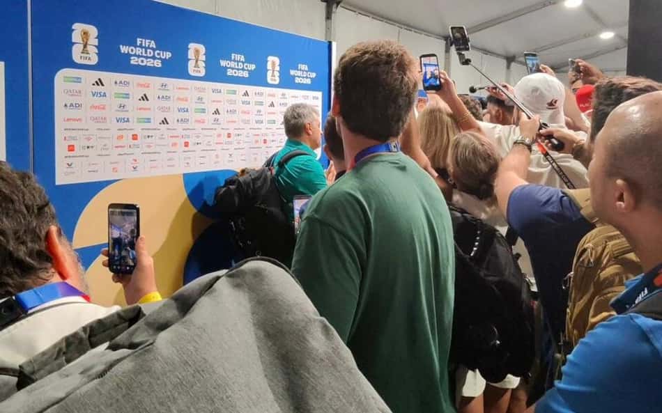 Zona Mista da Seleção Brasileira na Copa lotada de jornalistas