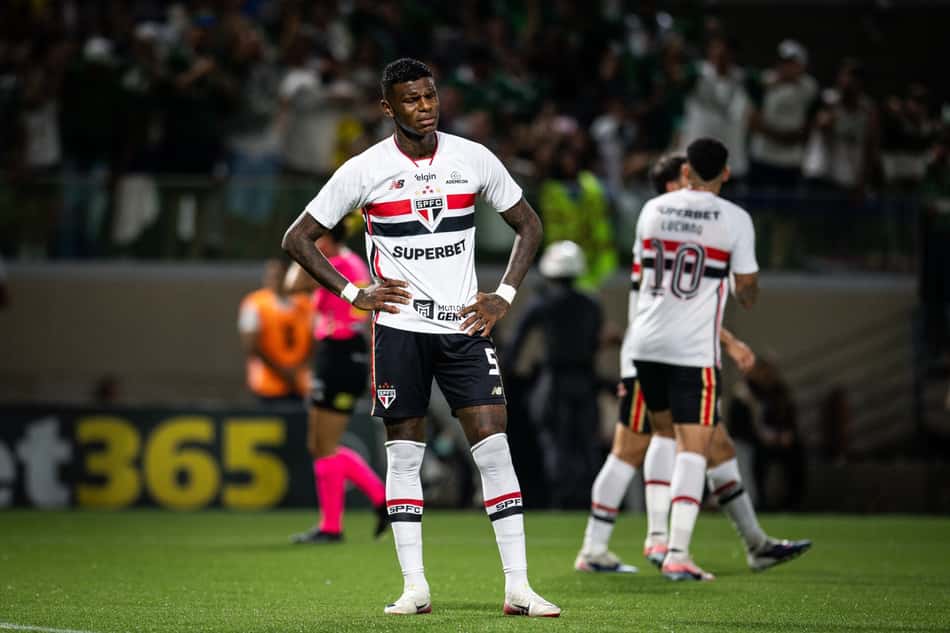 Arboleda vestindo a camisa do São Paulo