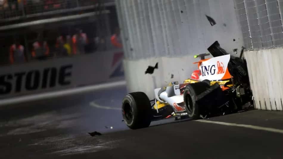Registro da batida de Nelson Piquet Jr. durante o GP de Singapura 2008