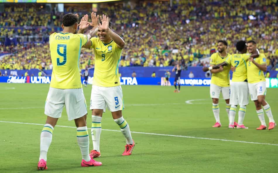 Qual a diferença do Brasil do primeiro para o terceiro jogo da Copa?