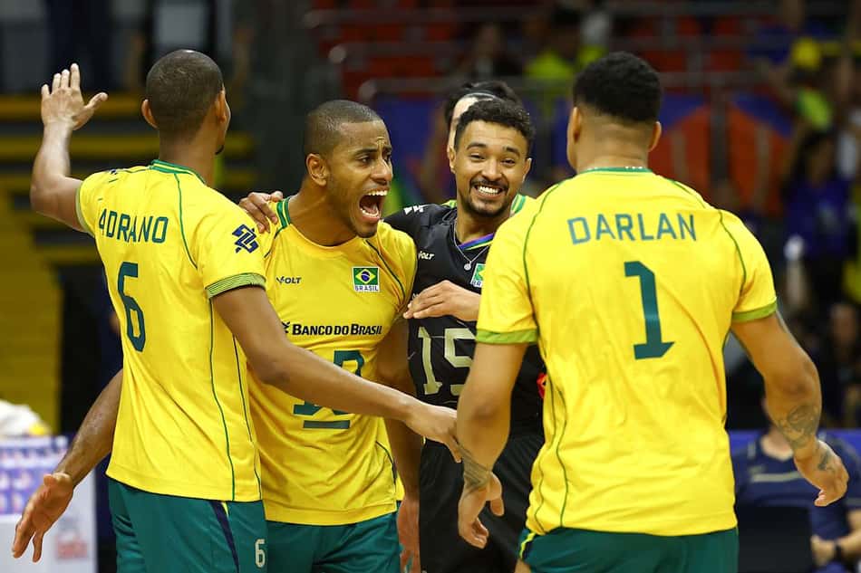 Jogadores da seleção brasileira comemoram vitória durante a primeira semana da VNL