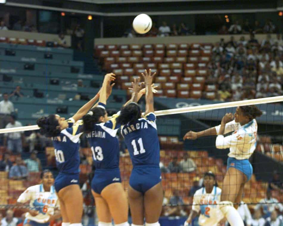 Brasil e Cuba disputaram a semifinal do vôlei feminino nos Jogos Olímpicos de Atlanta 1996