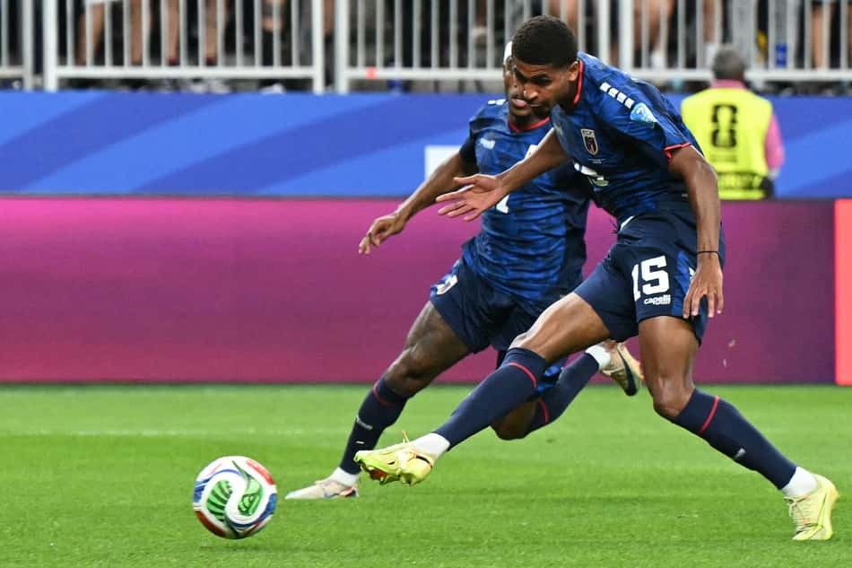 Jogador de Cabo Verde arrisca a finalização no empate sem gols com Arábia Saudita pela Copa do Mundo