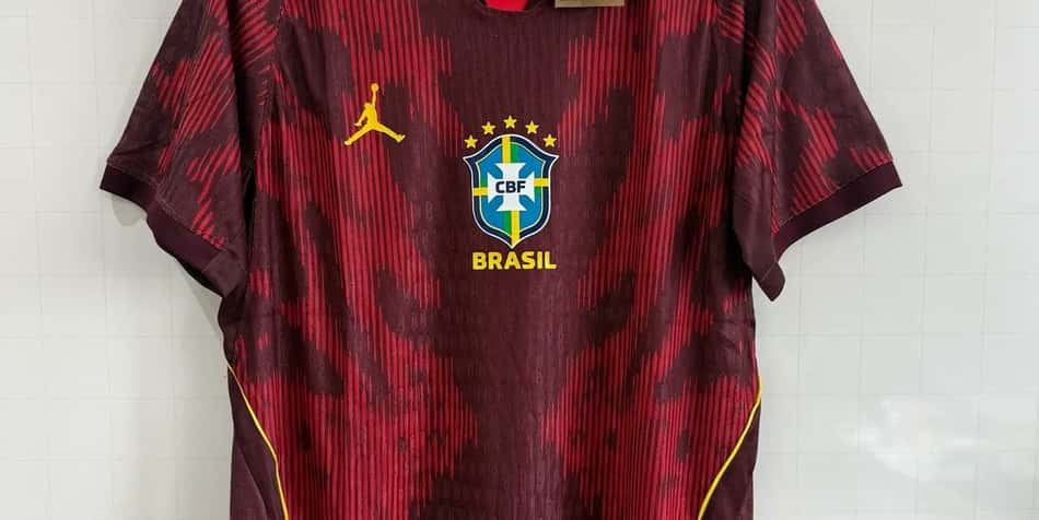 Projeção do modelo da camisa vermelha (Foto: Reprodução)