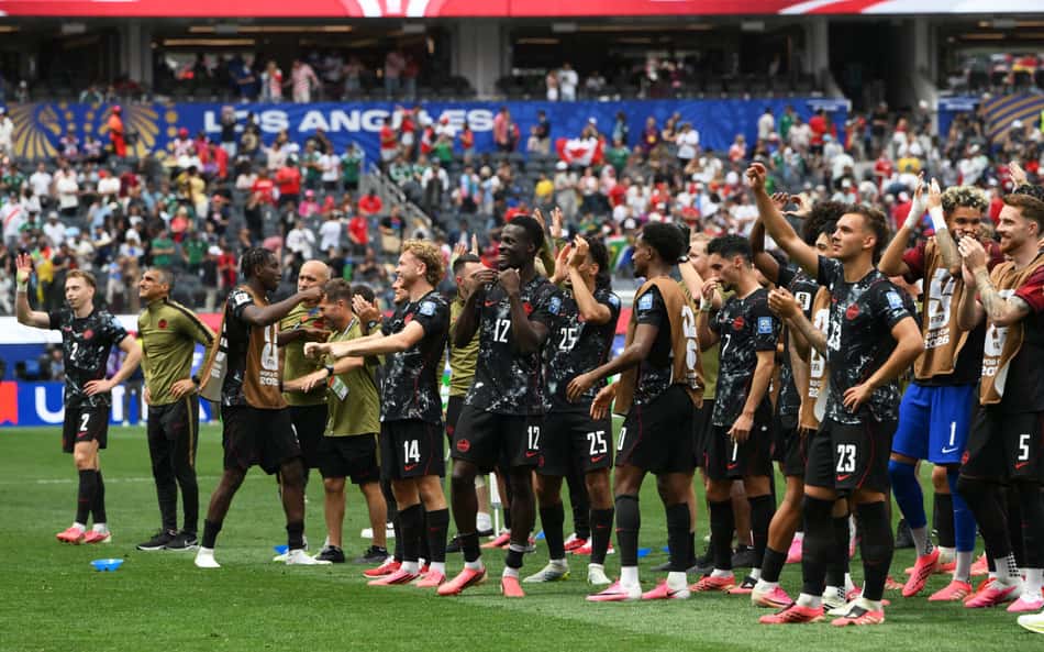 Jogadores do Canadá comemoram gol contra a África do Sul pela Copa do Mundo