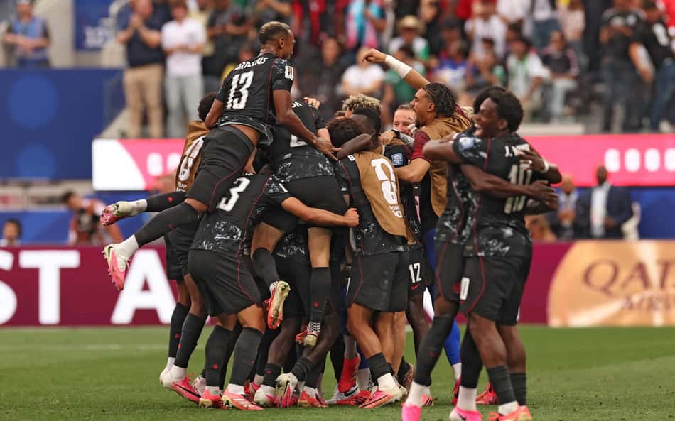 Eustáquio marca, Canadá vence a África do Sul e avança na Copa