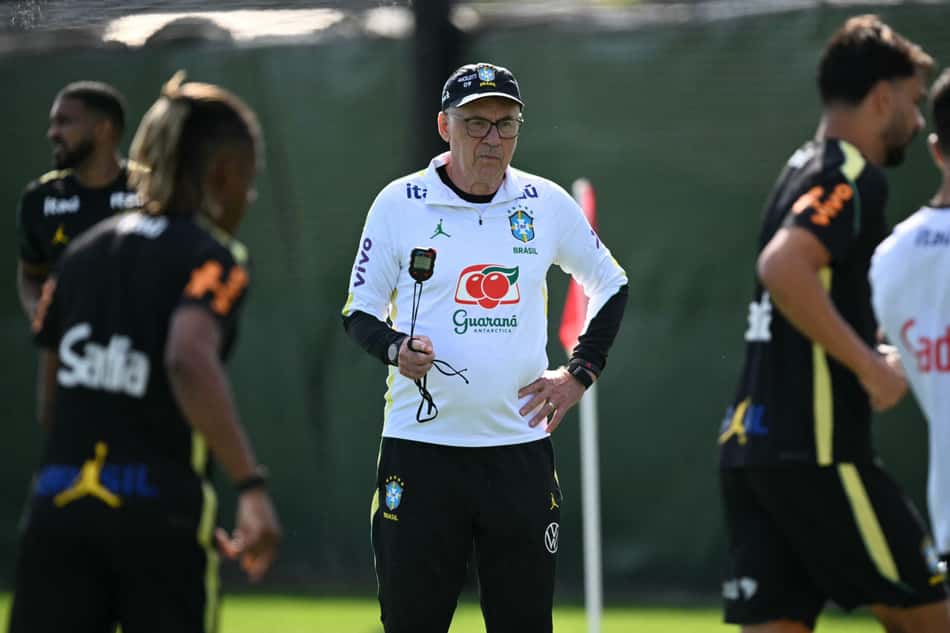 Carlo Ancelotti, técnico da Seleção, durante treino do Brasil nos EUA