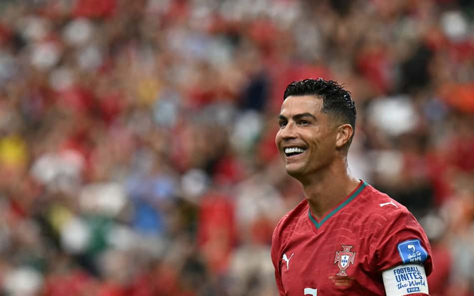 Cristiano Ronaldo marcou dois gols na vitória de Portugal (Foto: Paul ELLIS / AFP)
