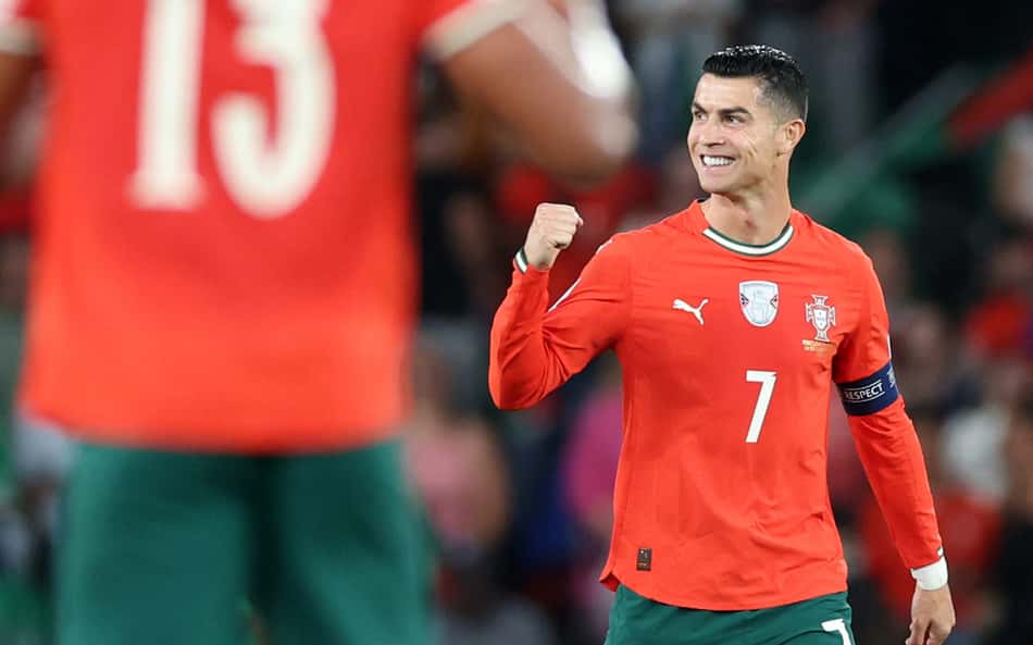 Cristiano Ronaldo marcou dois gols no duelo entre Portugal e Hungria nas Eliminatórias (Foto: PATRICIA DE MELO MOREIRA / AFP)