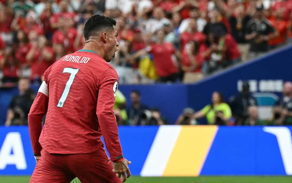 Cristiano Ronaldo, dono da camisa 7 de Portugal, celebra o gol sobre o Uzbequistão na Copa do Mundo