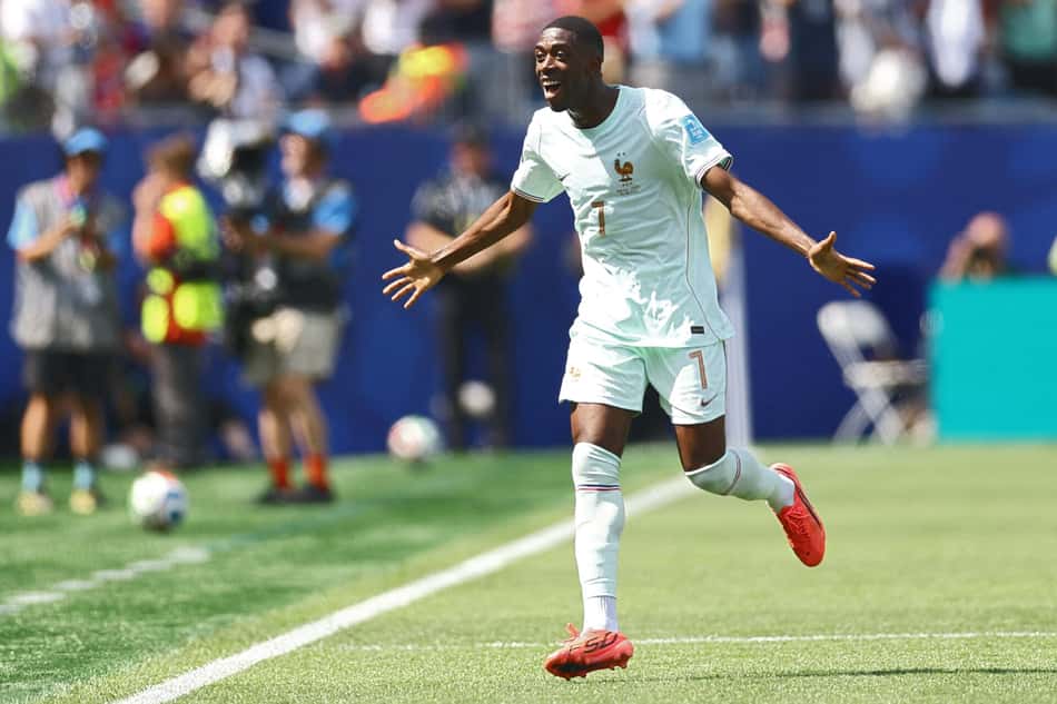 Dembélé comemora gol marcado na partida contra a Noruega na Copa do Mundo
