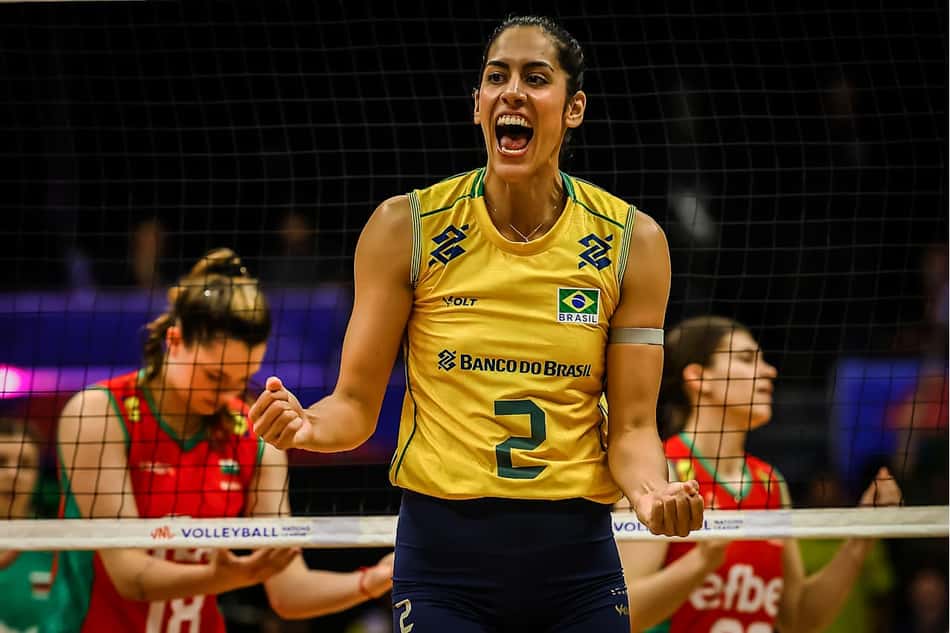 Diana comemora ponto em Brasil x Bulgária pela semana 1 da VNL 2026 (Foto: Volleyball World)