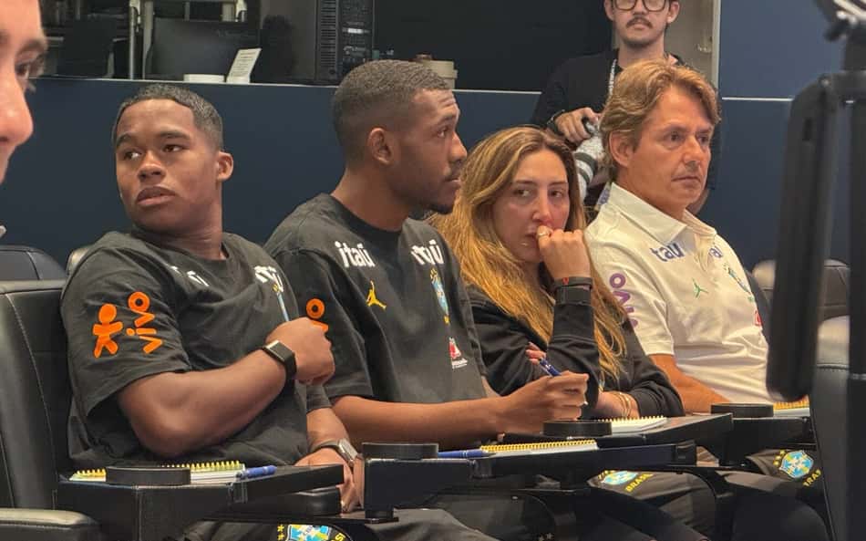 Coletiva de Igor Thiago na Seleção tem participação inusitada de Endrick e Rayan