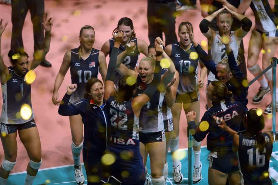 Seleção dos Estados Unidos comemora primeiro título da VNL (Foto: Divulgação/FIVB)