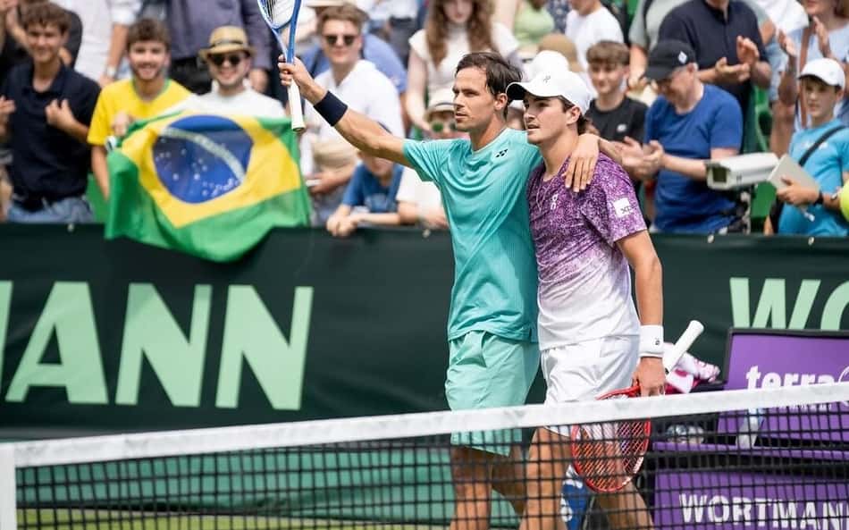 João Fonseca vence e avança à final das duplas em Halle