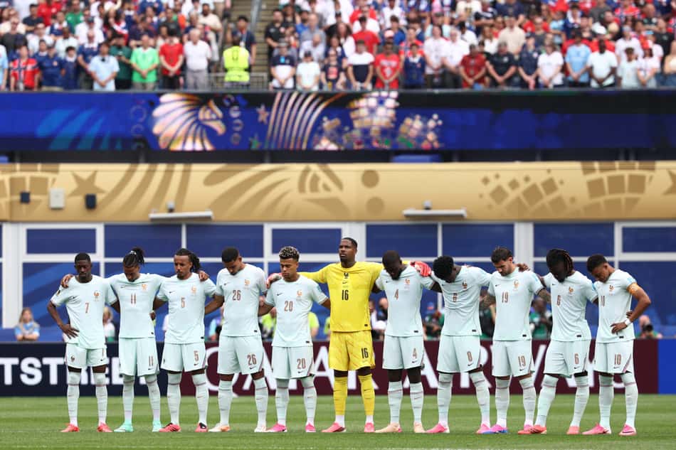 Jogadores da França perfilados antes da partida contra a Noruega pela Copa do Mundo