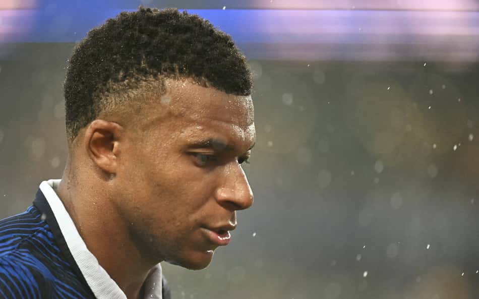 França x Iraque: em quanto tempo jogo retorna após suspensão?