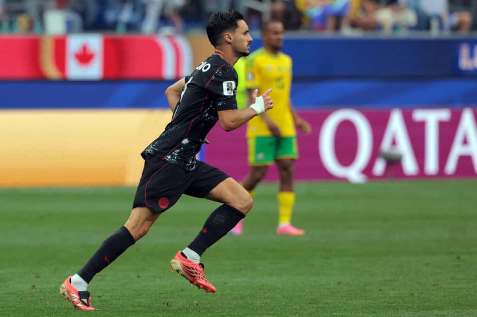 Eustáqui acertou lindo chute e classificou o Canadá para as oitavas da Copa do Mundo