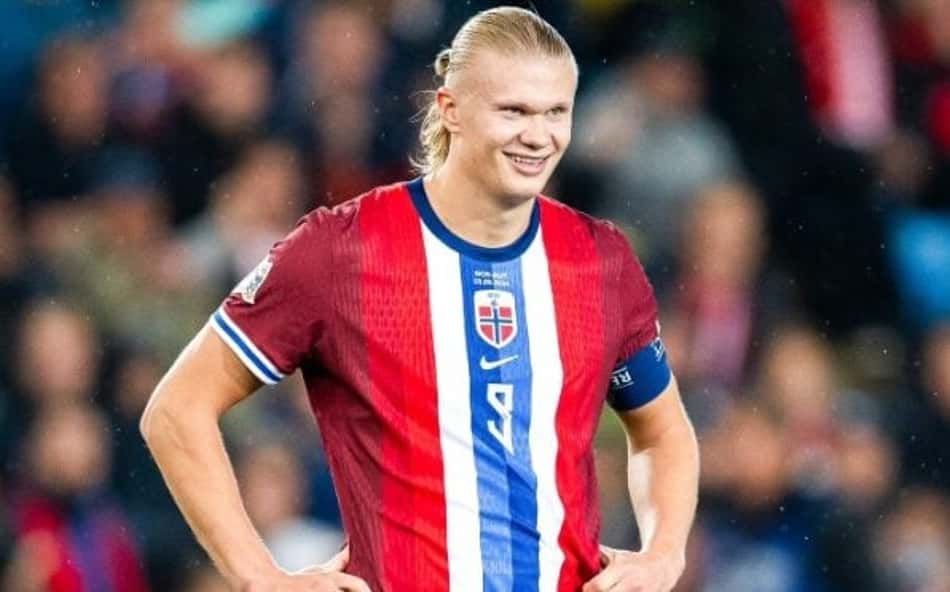 Haaland é artilheiro histórico da seleção da Noruega (Foto: Reprodução)
