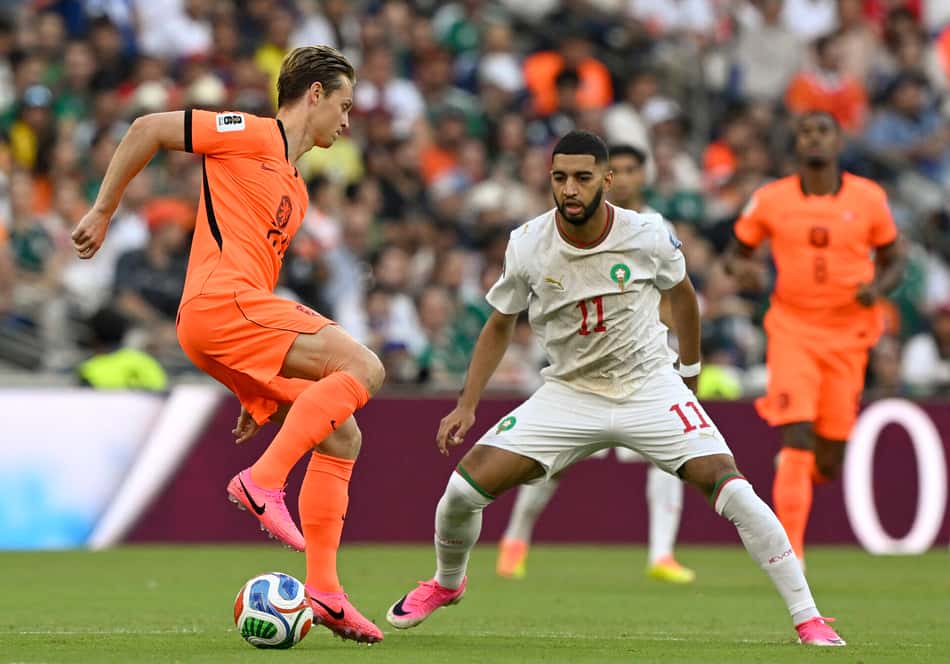 Frenkie de Jong, da Holanda, e Ismael Saibari, de Marrocos, em jogo pela Copa do Mundo de 2026