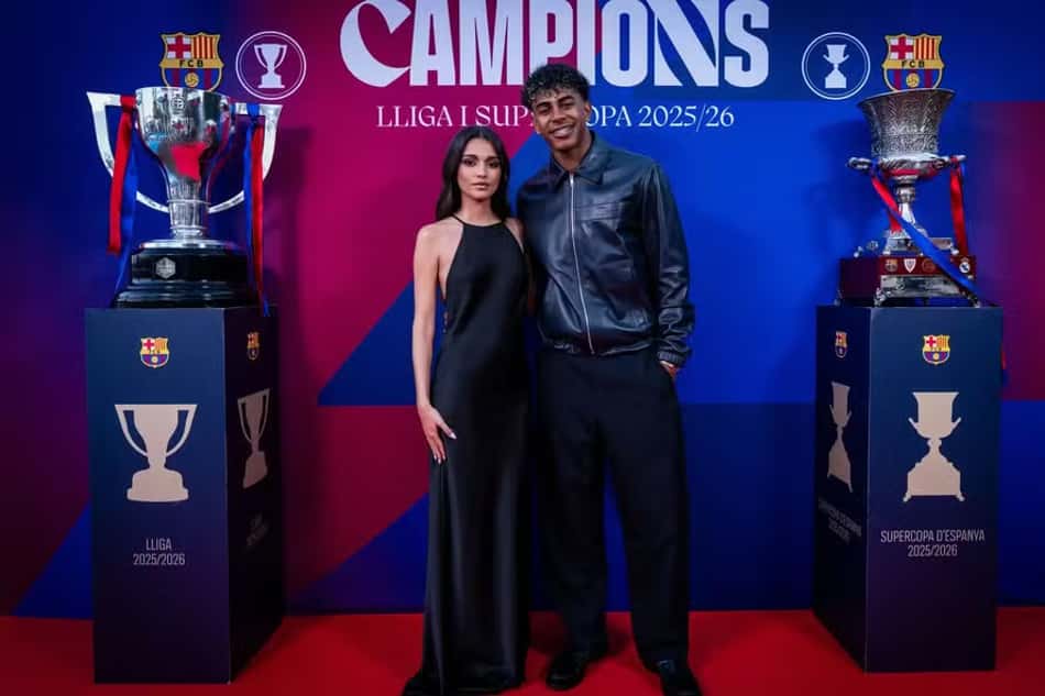 Lamine Yamal acompanhado de Inés García em evento 