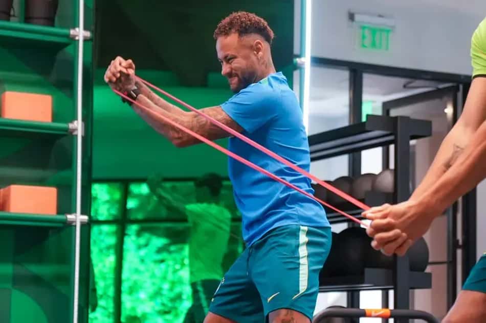 Neymar durante treino na academia do hotel da Seleção Brasileira