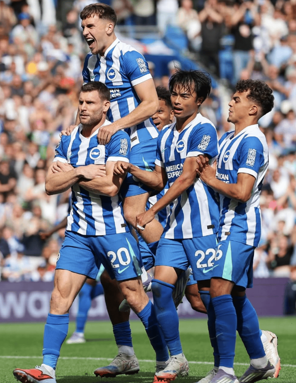 Jogadores do Bighton comemoram gol