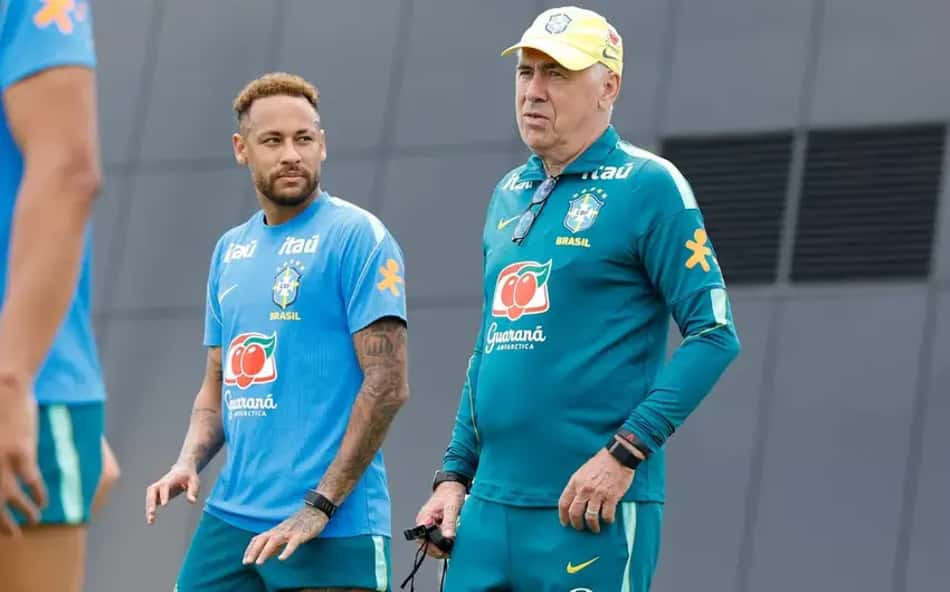 Carlo Ancelotti e Neymar durante treino da Seleção Brasileira