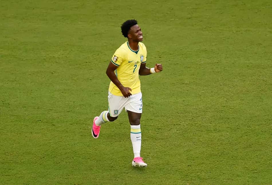 Vinicius Júnior comemora gol marcado para o Brasil contra a Escócia em jogo da Copa do Mundo