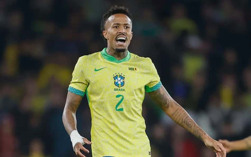 Éder Militão com a camisa amarela da Seleção Brasileira