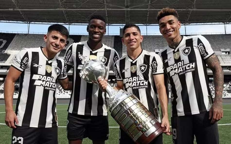 Thiago Almada, Luiz Henrique, Savarino e Igor Jesus foram campeões da Libertadores com o Botafogo