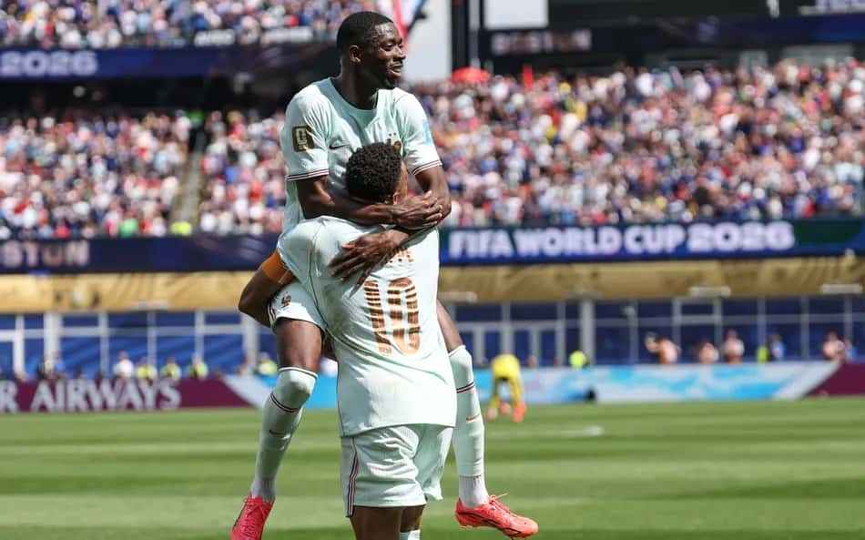 Dembélé comemora gol da França na Copa do Mundo com Mbappé