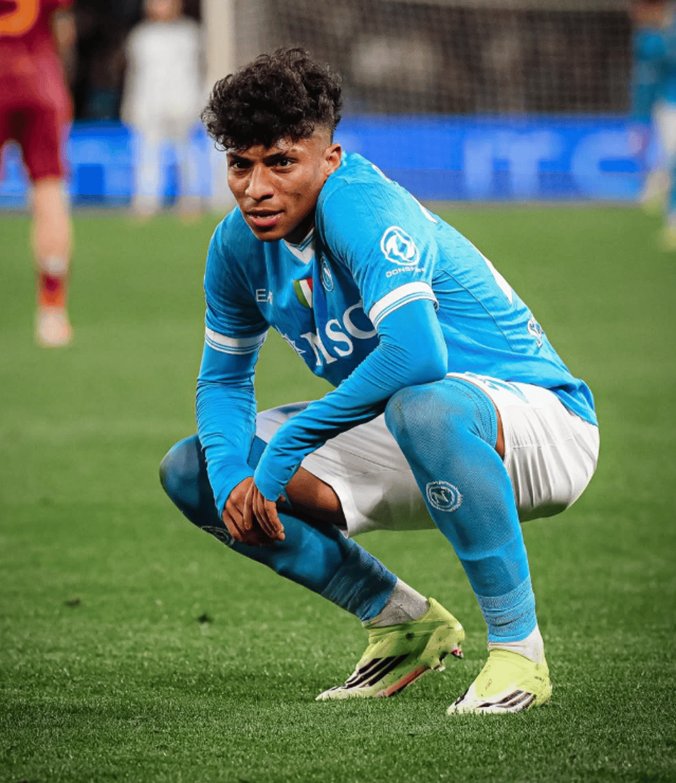 Napoli exerceu o direito do cria da base do Vitória, Alisson Santos (Foto: Reprodução / Instagram)