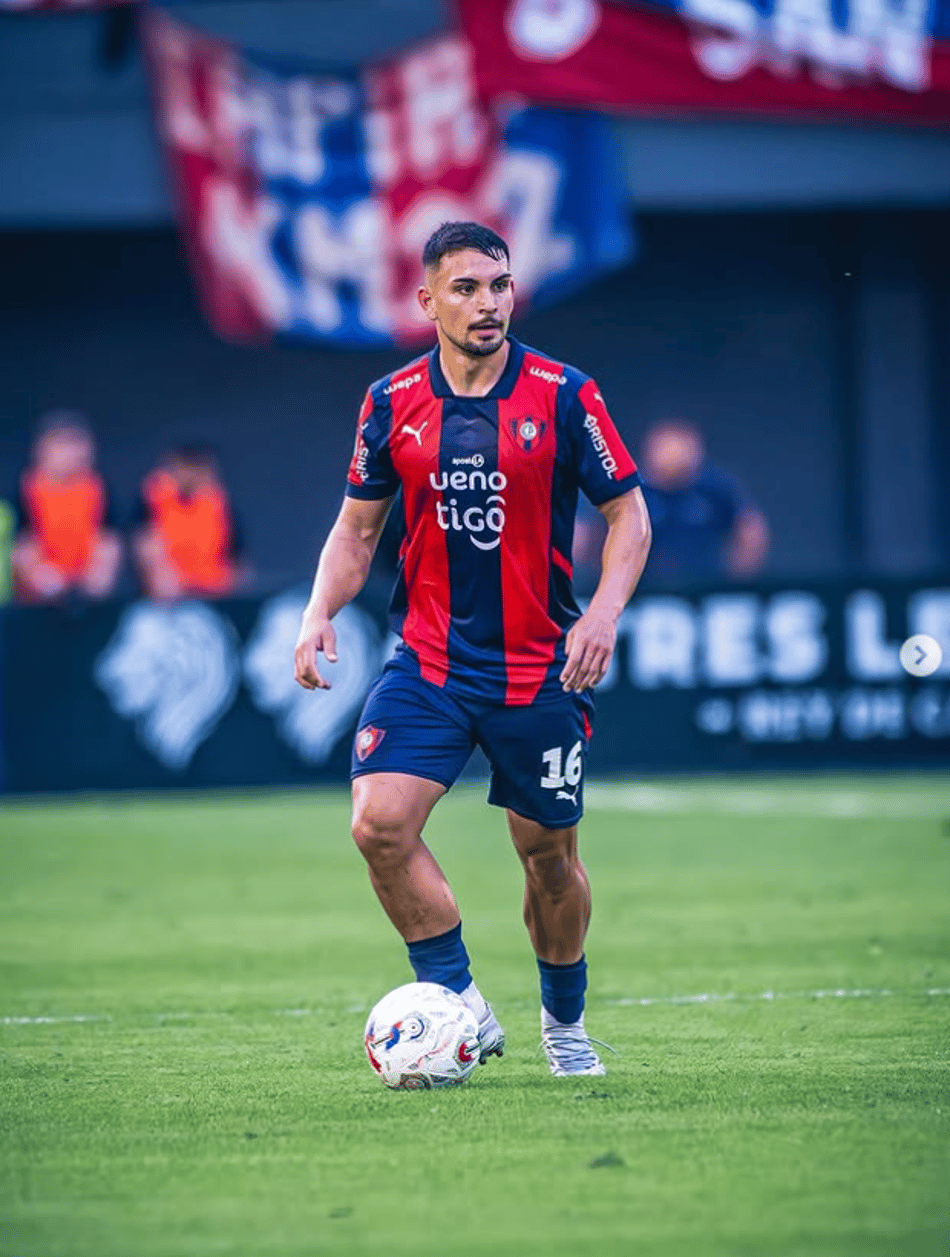 Fabrizio Peralta no Cerro Porteño (Foto: Reprodução)