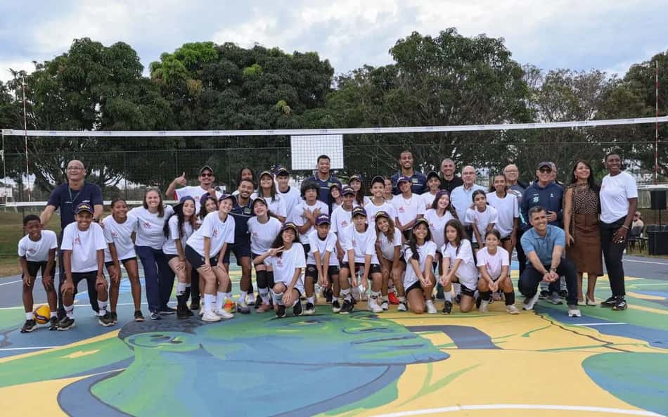 Com atletas da seleção e lenda do vôlei, Brasília ganha Quadra Legado da VNL