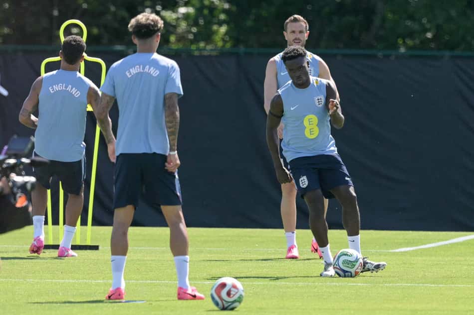 Treinamento da seleção da Inglaterra antes da estreia na Copa do Mundo, contra a Croácia (Foto: Juan MABROMATA / AFP)