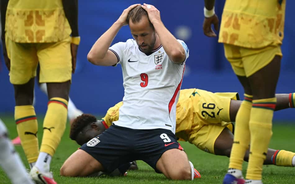 Harry Kane lamenta gol perdido em Inglaterra x Gana pela Copa do Mundo