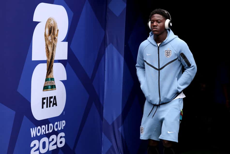 Kobbie Mainoo pela seleção da Inglaterra na Copa do Mundo