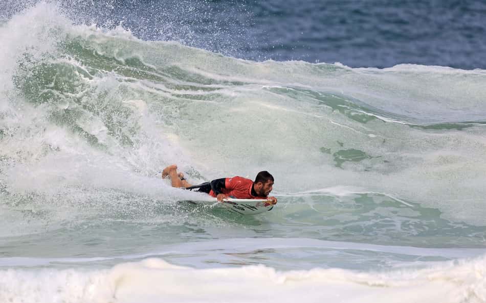 Lucas Chumbo em ação no Itacoatiara Pro (Foto: Tony D'Andrea)