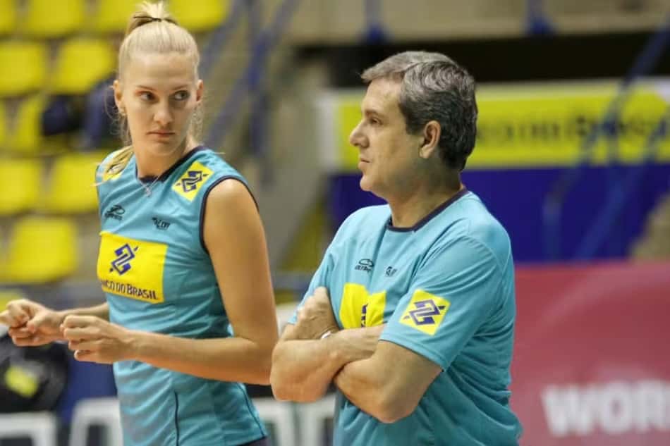 Mari e Zé Roberto em treino da Seleção às véspera das Olimpíadas de Londres, em 2012 (Foto: Alexandre Arruda/CBV)